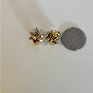 Gold present bow Stud Earrings